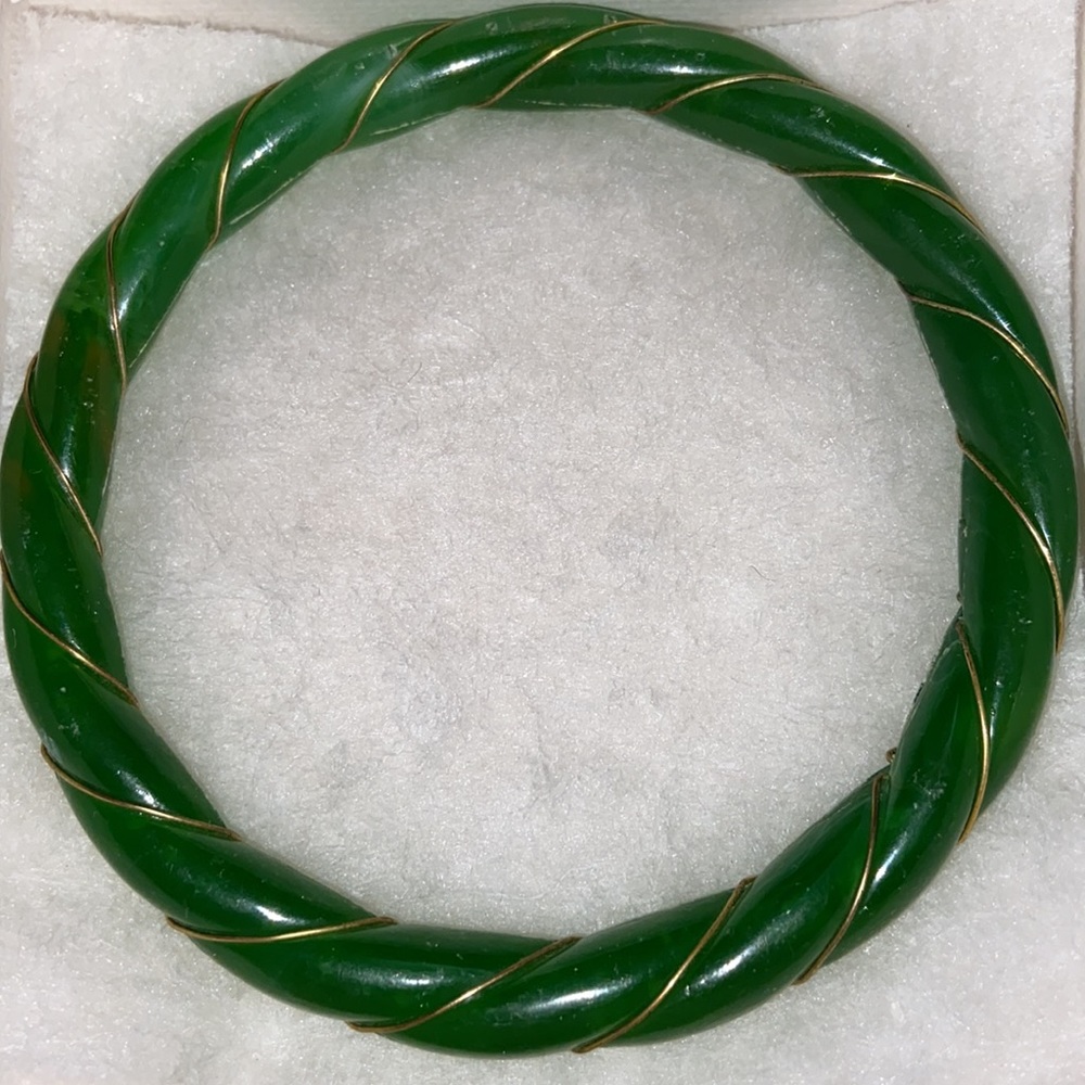 Jade Bracket Wrapped In Gold Thread. - image 4
